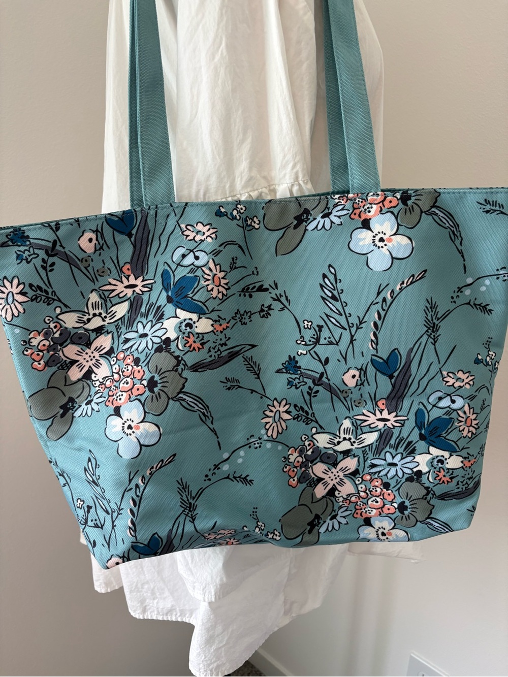 Vera Bradley Yankee Candle Sunlit Garden tote - Picture 4 of 9